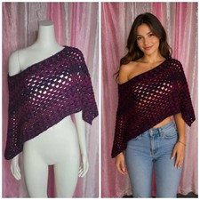 Poncho con cappuccio fatto a