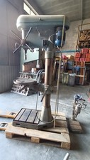 Trapano a colonna usato con piano regolabile