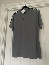 T-shirt uomo Nike grigia manica a nastro taglia UK M nuova con etichetta