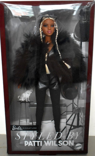 Barbie 2025 firmata etichetta