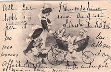 #ANIMALI: GIOVANI CANI (VESTITI) HANNO LA CAMERIERA