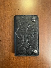 Portafoglio in pelle con toppa nera cuori cromati nero con ferramenta argento 2 bottoni piega