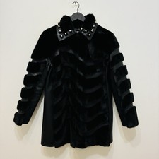 Sublime cappotto FENDI in visone nero chevron e colletto chiodato in pelle...