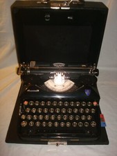 MACCHINA DA SCRIVERE PORTATILE  D'EPOCA - ANTICA - TRIUMPH  MOD. NORM  ANNO 1926