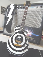 ZAKK WYLDE - Chitarra replica White Bullseye scala 1:4 ~Nuova
