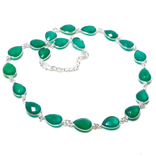 Collana con ciondolo pera