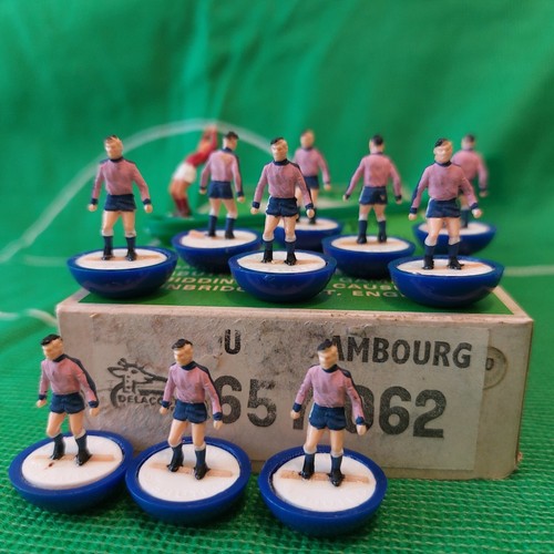 Mint subbuteo team 210 - mint,