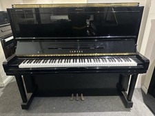 Yamaha U300 S Verticale