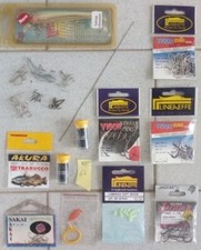 Kit n. 64 Articoli per la pesca Ami, Bombarde, fili, artificiale, canna, ...