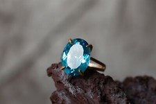 Anello in oro 9 kt con topazio