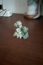 soprammobile  statuina in resina di bimba seduta con orsetto leggi..