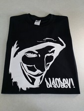 T-shirt o felpa con cappuccio