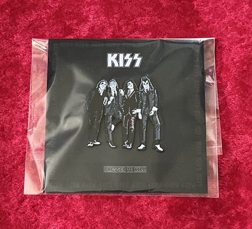 Spilla ufficiale kiss vestita - spilla,