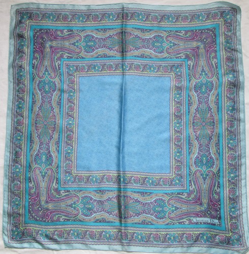 Superbe foulard christian - -superbe,