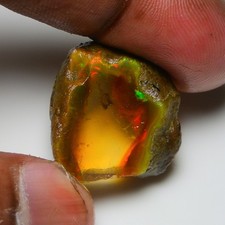 Grande opale grezzo grezzo