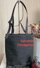 Borsa Ferragamo nera con logo