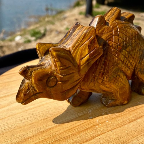 Pietra statuina dinosauro
