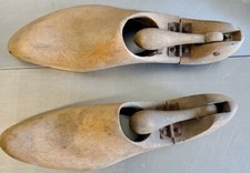 Tendiscarpe vintage in legno numero 39