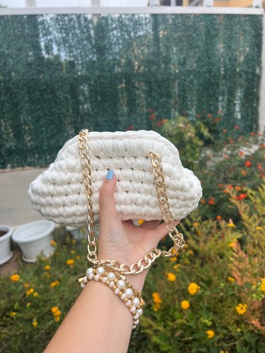 Clutch bianca con catena - oro,