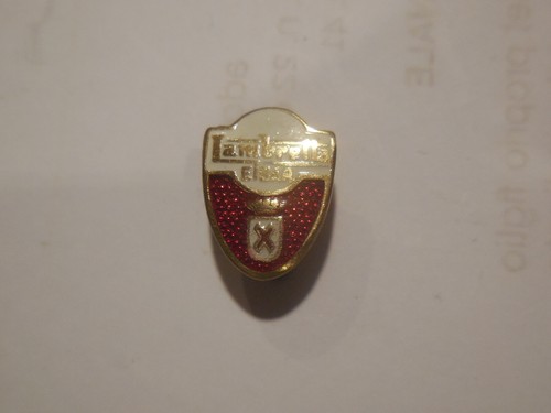 Distintivo con piedino - con,