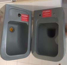 coppia sanitari sospesi