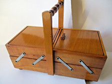 SCATOLA CASSETTA PORTALAVORO DA CUCITO ANNI '60 IN LEGNO E MASONITE