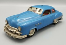 Auto giocattolo in latta