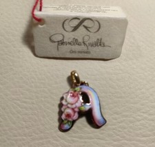 Ciondolo lettera A in oro e