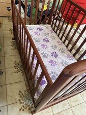 lettino con materasso per bambini