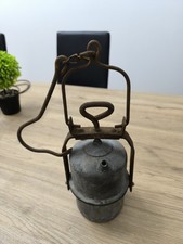 Antica lampada a carburo da
