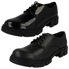 Scarpe Nere In Pelle Con Lacci