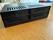 ICY DOCK ExpressCage MB324SP-B – Cage Hot-Swap 4×2.5" SATA/SAS per bay 5,25"