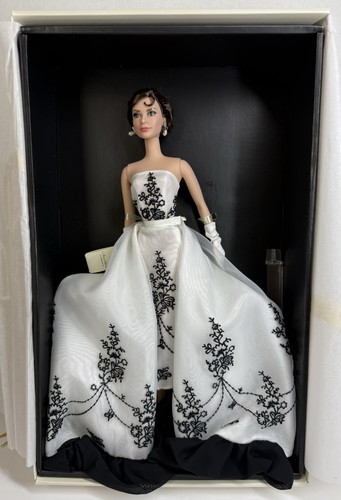 Audrey hepburn come bambola - come,