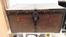 Antico Baule in legno con profili in metallo , serratura con chiave