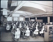 Foto vintage Operaie in una fabbrica di minuteria Ft 541 - Stampa 30x24 cm