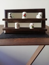 Ditali da collezione proposti con un originale supporto artigianale -