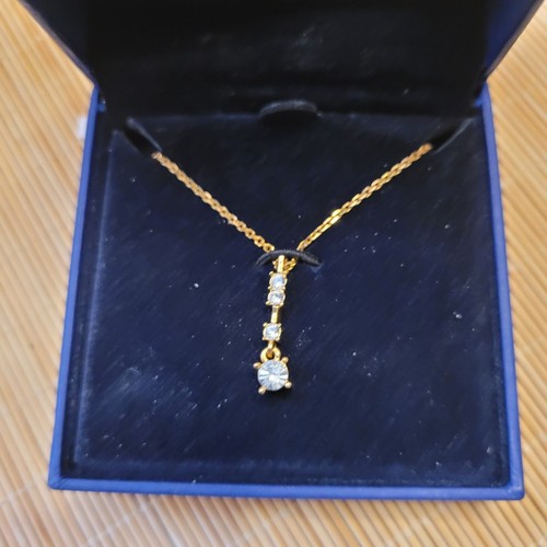 Collana con ciondolo tondo
