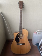 Chitarra acustica elettrificata