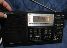 REALISTIC DX-440 AM FM SW Ricevitore Portatile Radio PLL, Onde Corte--Riproduce