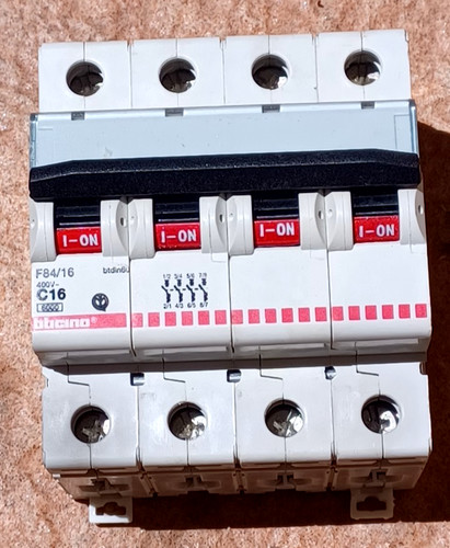 Interruttore automatico - interruttore,