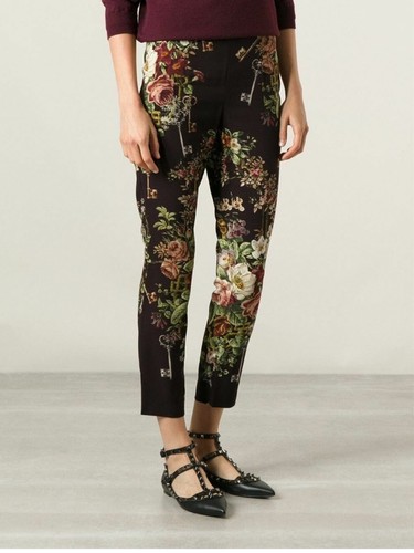 Pantaloni cropped aderenti