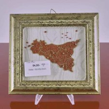 qUADRO CON RICAMO E CORALLI