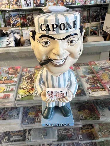 Capone bobble head - al,