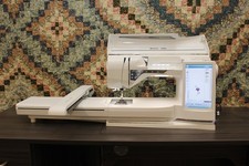 Macchina da cucire e ricamo Husqvarna Viking Designer Diamond, revisionata