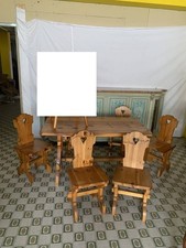 Tavolo rustico con sedie