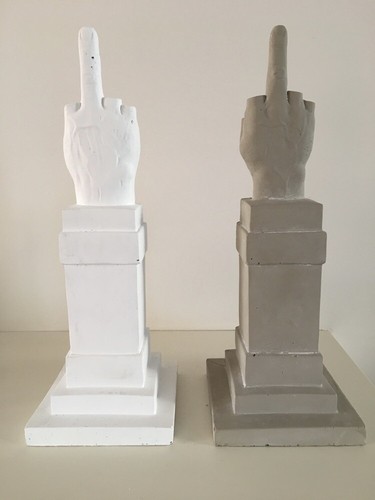 Maurizio cattelan v e - maurizio,