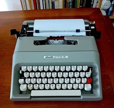 Macchina da scrivere OLIVETTI