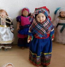 Bambole dal Mondo Fabbri Editore in porcellana con costumi tipici