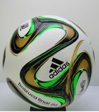 Nuovo pallone da calcio
