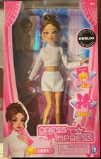 NUOVO IN MANO Vestito per impressionare LANA FASHION DOLL ROBLOX Serie 1 Sigillato Codice DLC